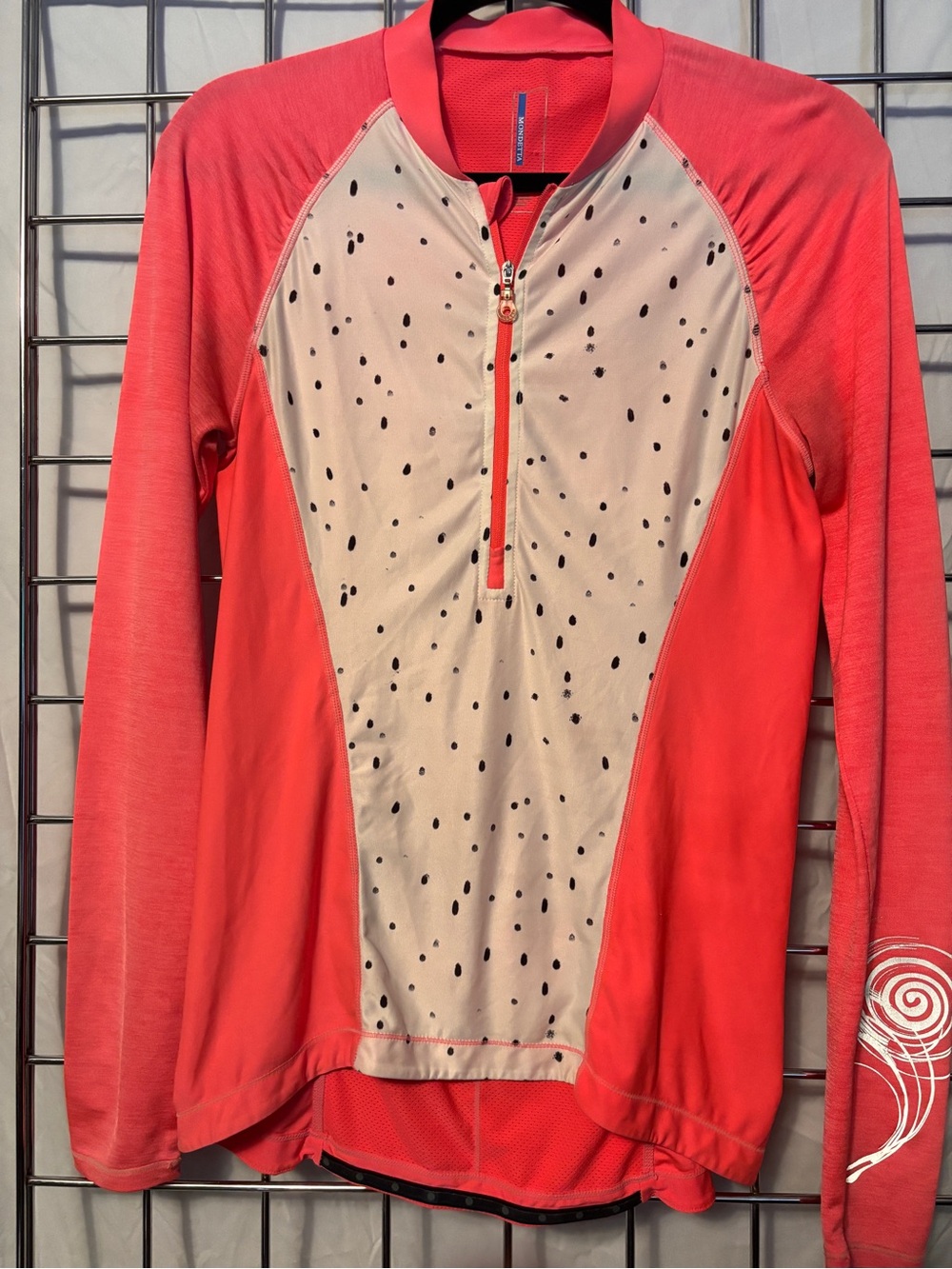 Mondetta Coral and Cream Long-Sleeve Zip Active Top